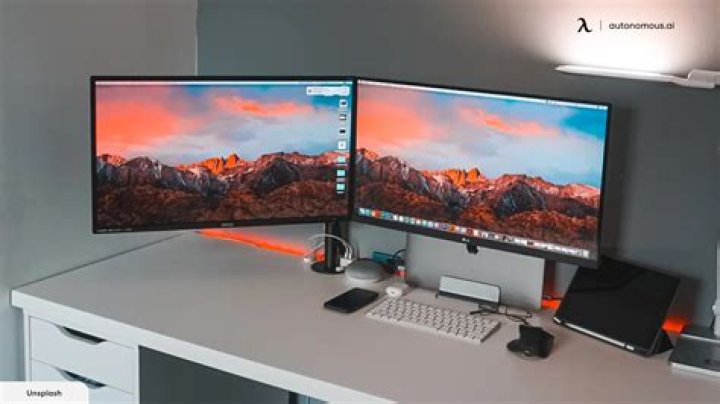 Can I use my two laptops as dual monitors? [duplicate]