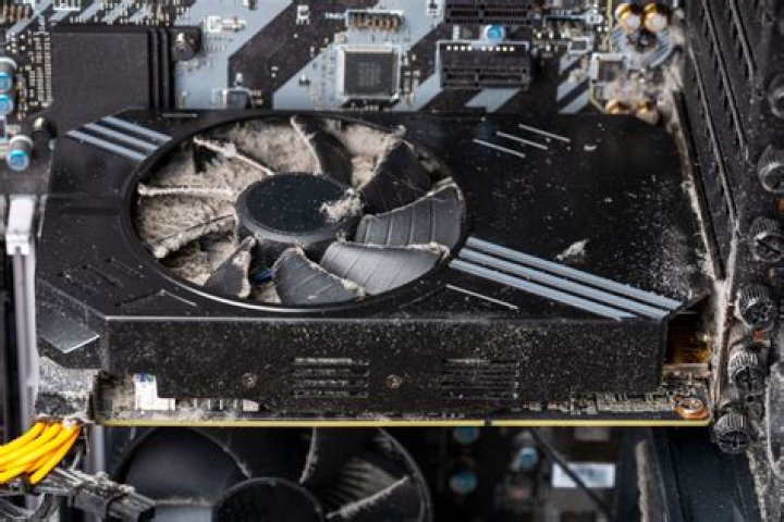 Does the amount of files on desktop affect computer performance?