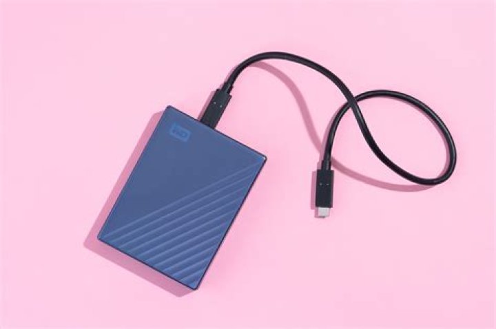 does using an external disk drive (or even a usb key) leave a trace on a computer?
