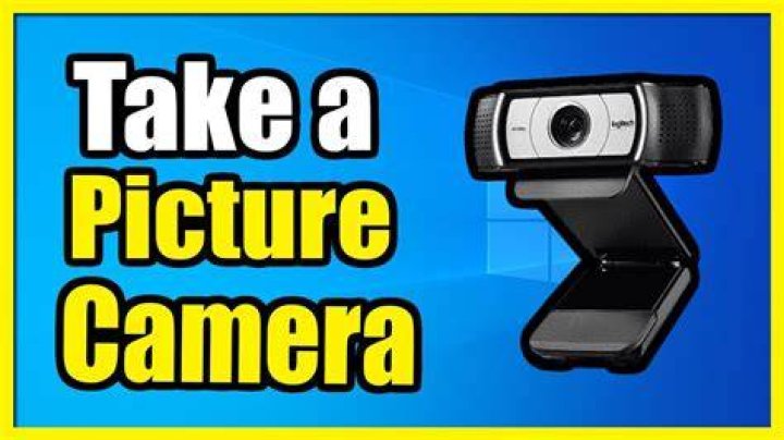 How can I take a picture with my webcam in Windows 7?