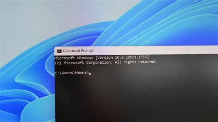 How do I do comments at a Windows command prompt?