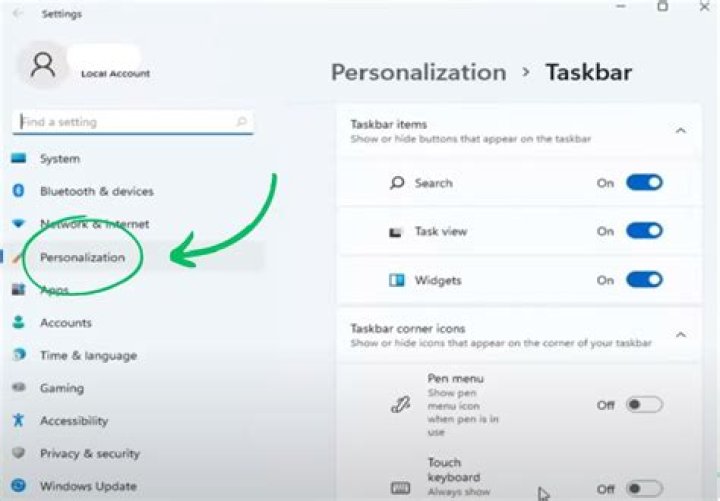 How do i hide a running windows application in Windows 10?