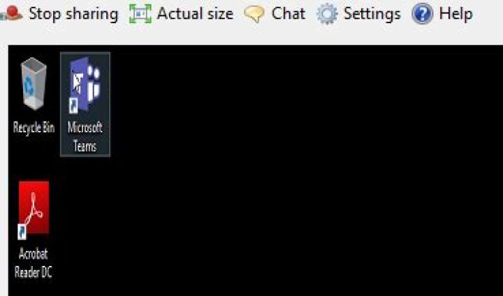 How do I make the Windows Remote Assistance window full screen?