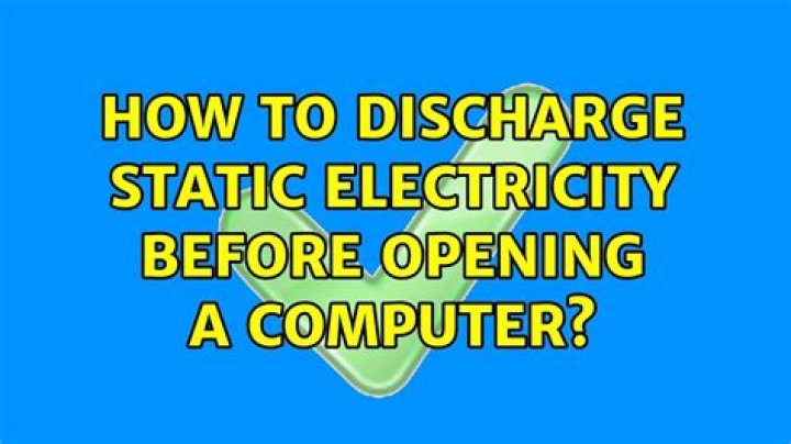 How to discharge static electricity before opening a computer?