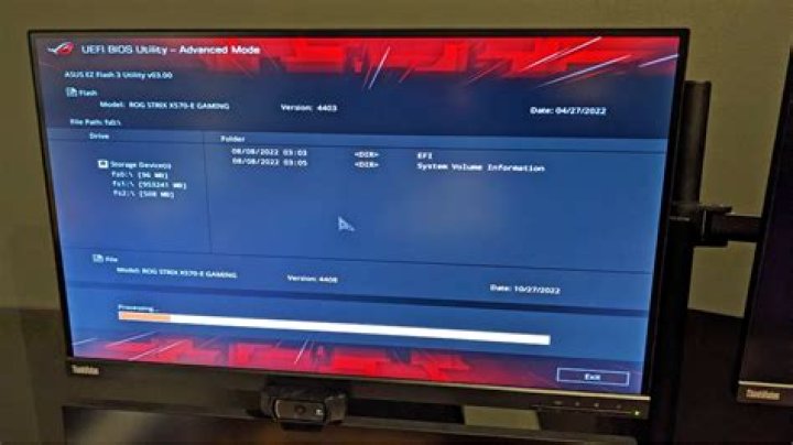 Issues with UEFI: Can't save settings and can't boot OS automatically