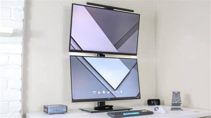 Overlapping dual monitors