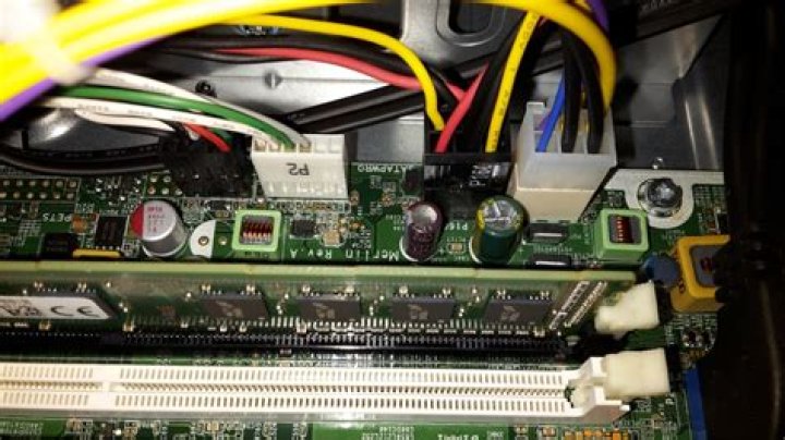 What is the 6-pin power connector on an HP ProDesk?