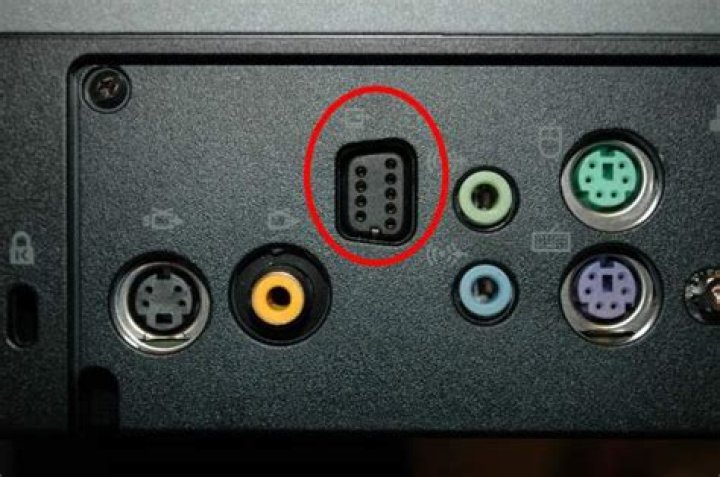 What is this port on an HP nc6220 docking station?