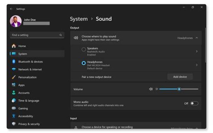 Why does Windows show 'speakers' even when headphones are connected?